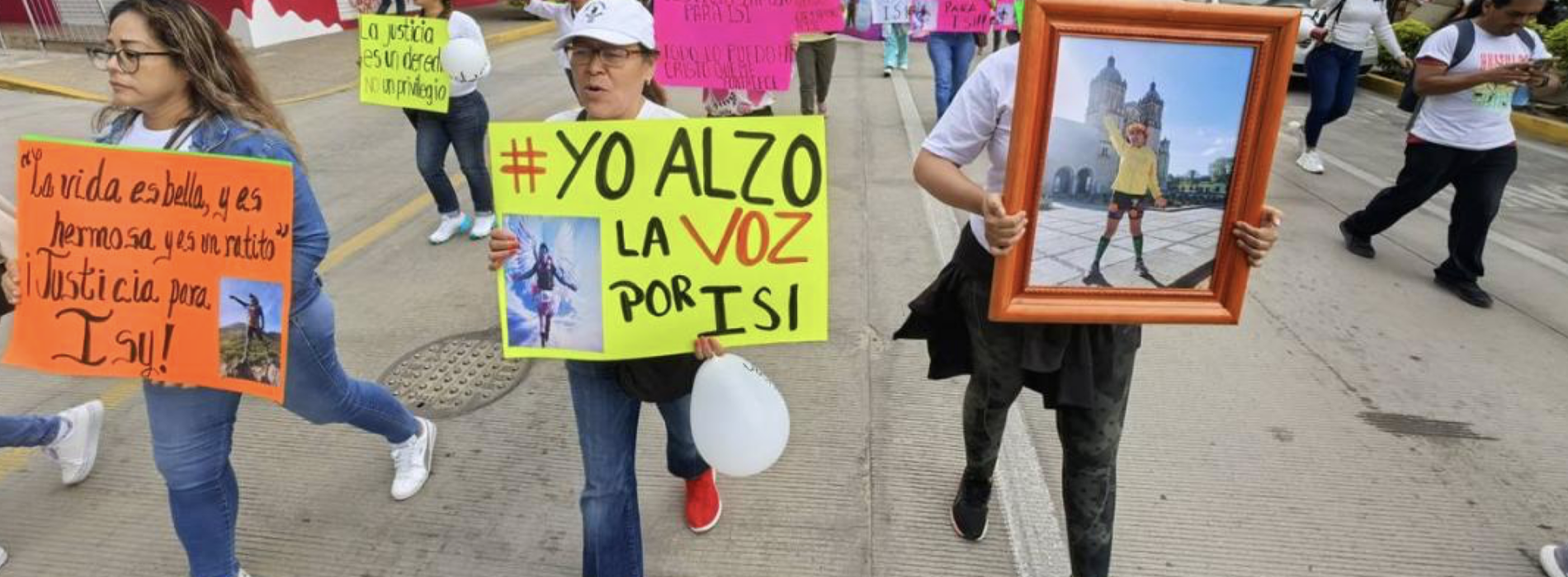 Marchan para exigir justicia por la muerte de una atleta tras ataque de perros pitbull en Oaxaca